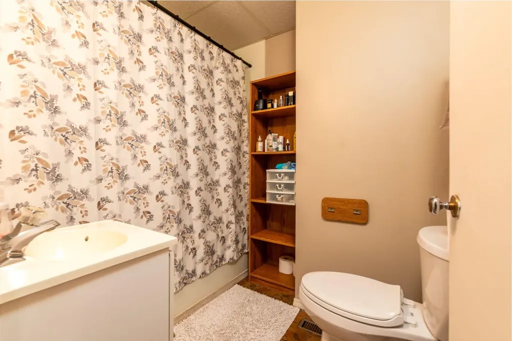 4726 49 Street Lloydminster SK S9V 0L8