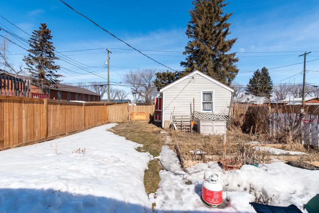 4726 49 Street Lloydminster SK S9V 0L8
