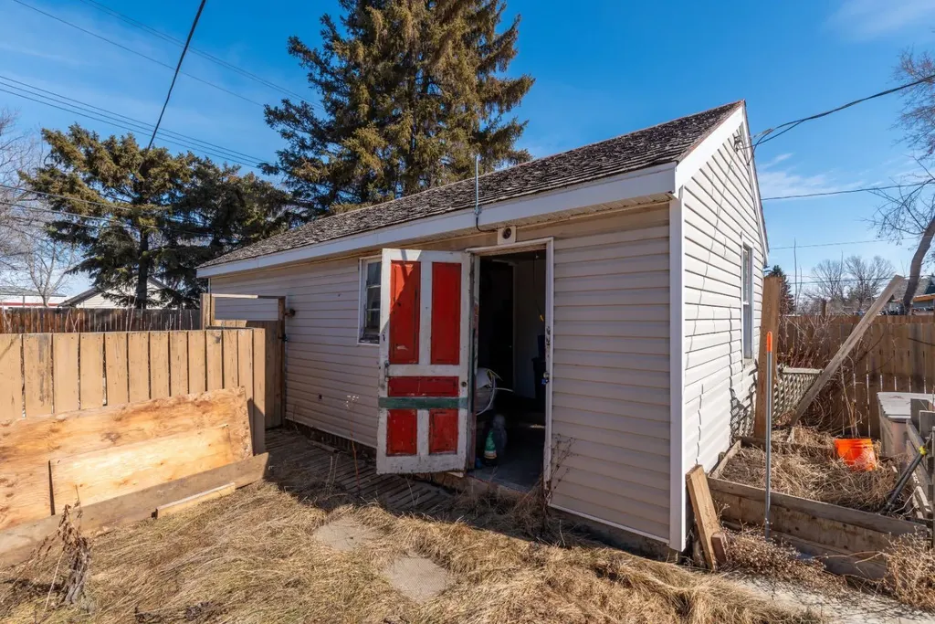 4726 49 Street Lloydminster SK S9V 0L8
