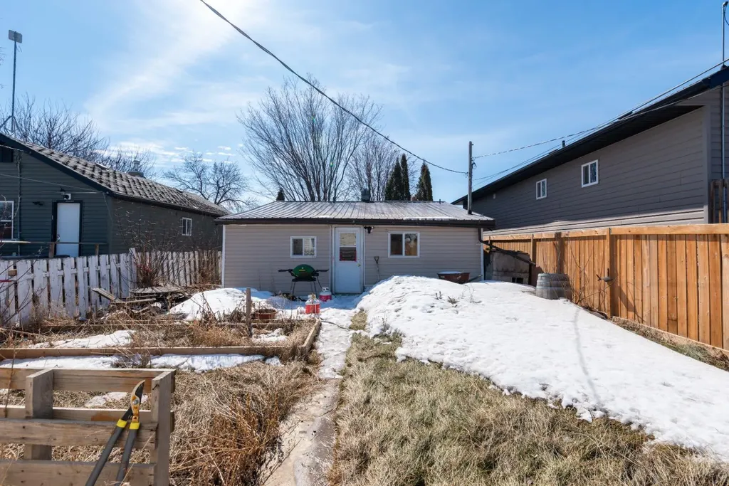 4726 49 Street Lloydminster SK S9V 0L8
