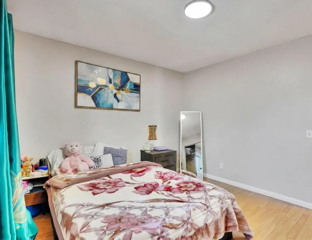 1004 Penrith Crescent SE Calgary AB T2A 2H7