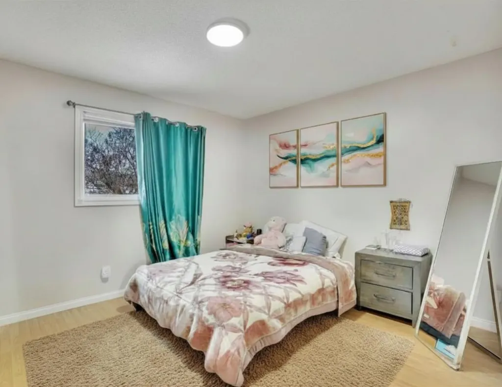 1004 Penrith Crescent SE Calgary AB T2A 2H7