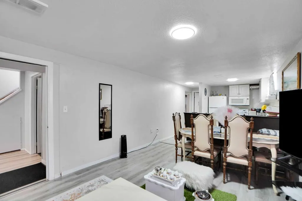1004 Penrith Crescent SE Calgary AB T2A 2H7