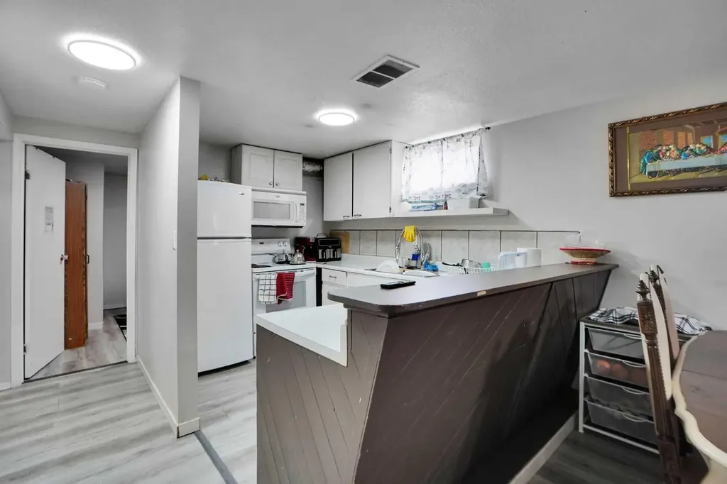 1004 Penrith Crescent SE Calgary AB T2A 2H7