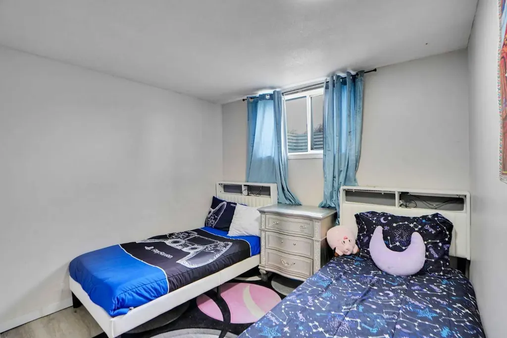 1004 Penrith Crescent SE Calgary AB T2A 2H7