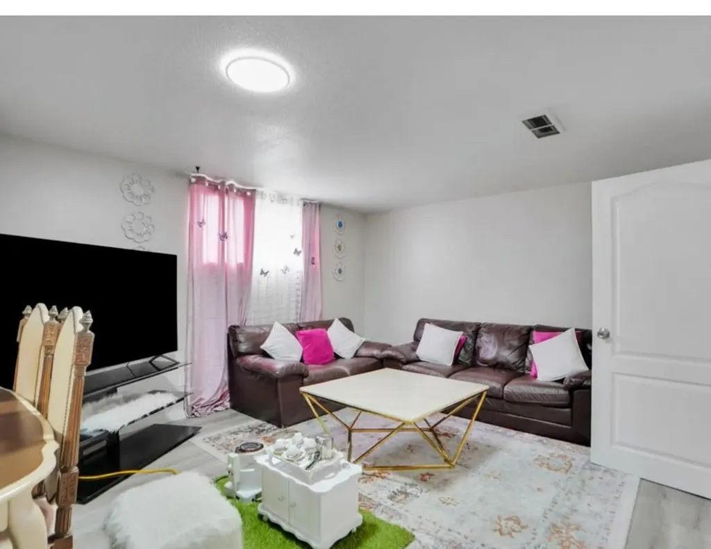 1004 Penrith Crescent SE Calgary AB T2A 2H7