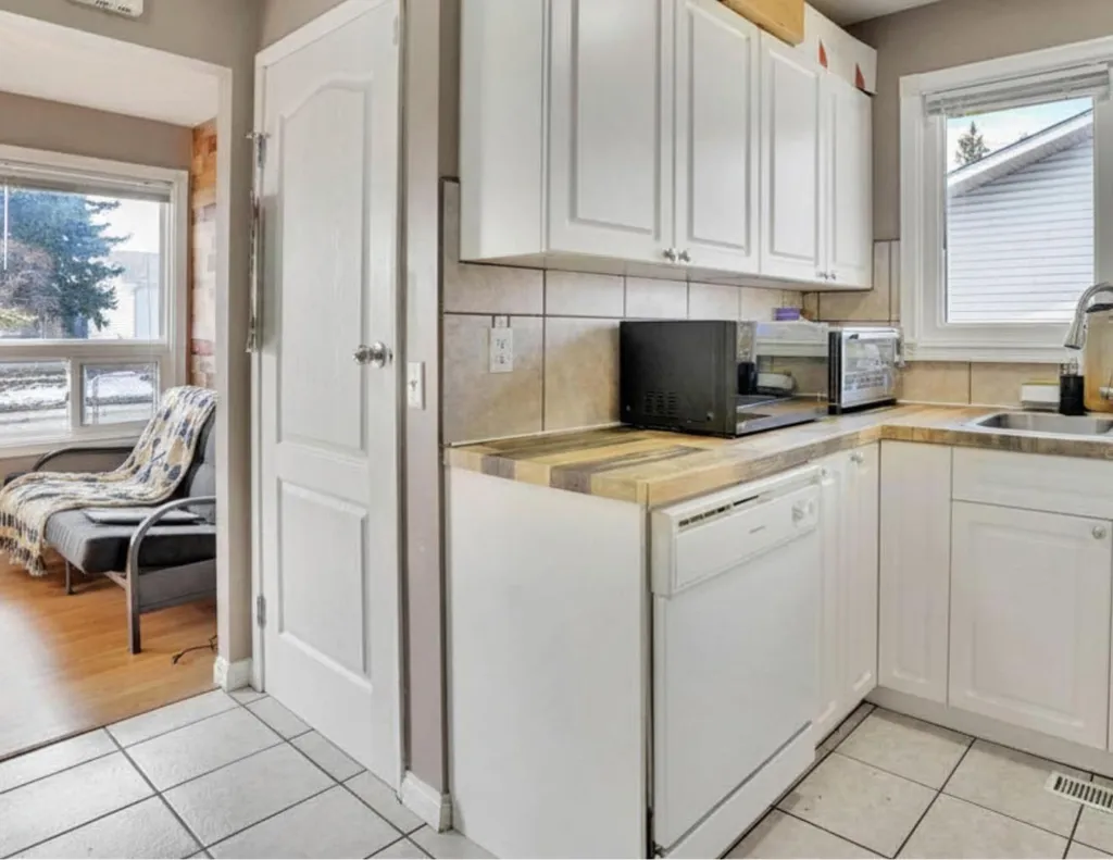 1004 Penrith Crescent SE Calgary AB T2A 2H7