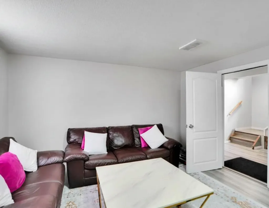 1004 Penrith Crescent SE Calgary AB T2A 2H7