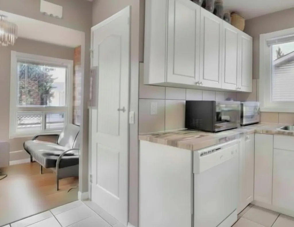 1004 Penrith Crescent SE Calgary AB T2A 2H7