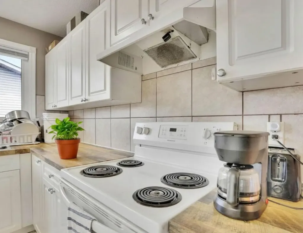 1004 Penrith Crescent SE Calgary AB T2A 2H7