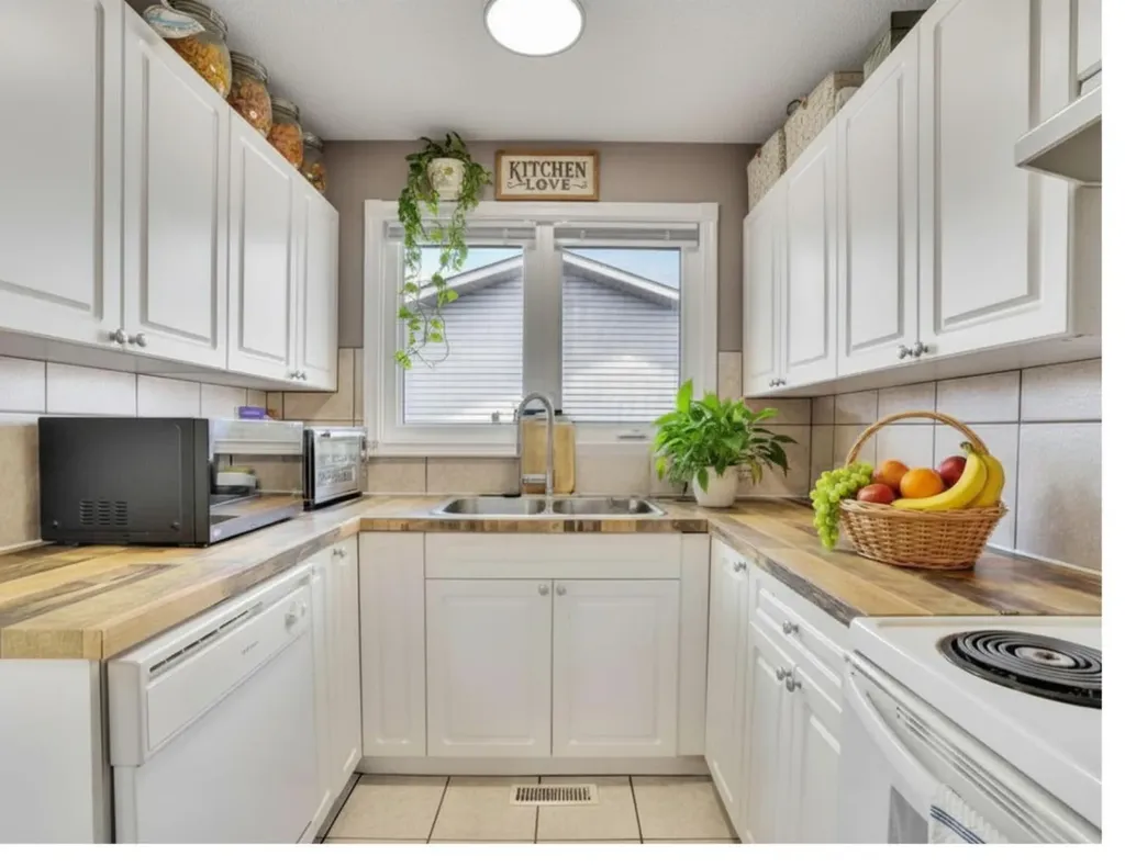 1004 Penrith Crescent SE Calgary AB T2A 2H7