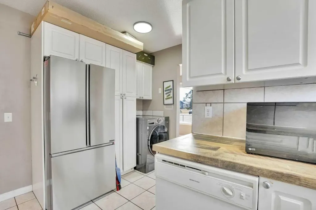 1004 Penrith Crescent SE Calgary AB T2A 2H7