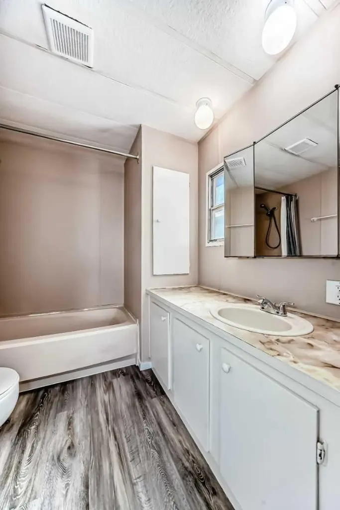 1712 23 Street Coaldale AB T1M1K5