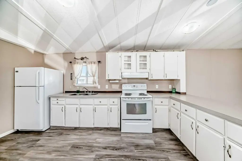 1712 23 Street Coaldale AB T1M1K5