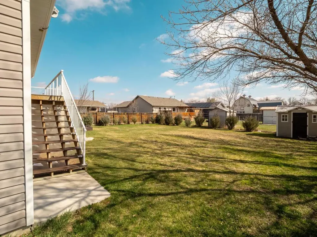 510 4 Street Stirling AB T0K 2E0