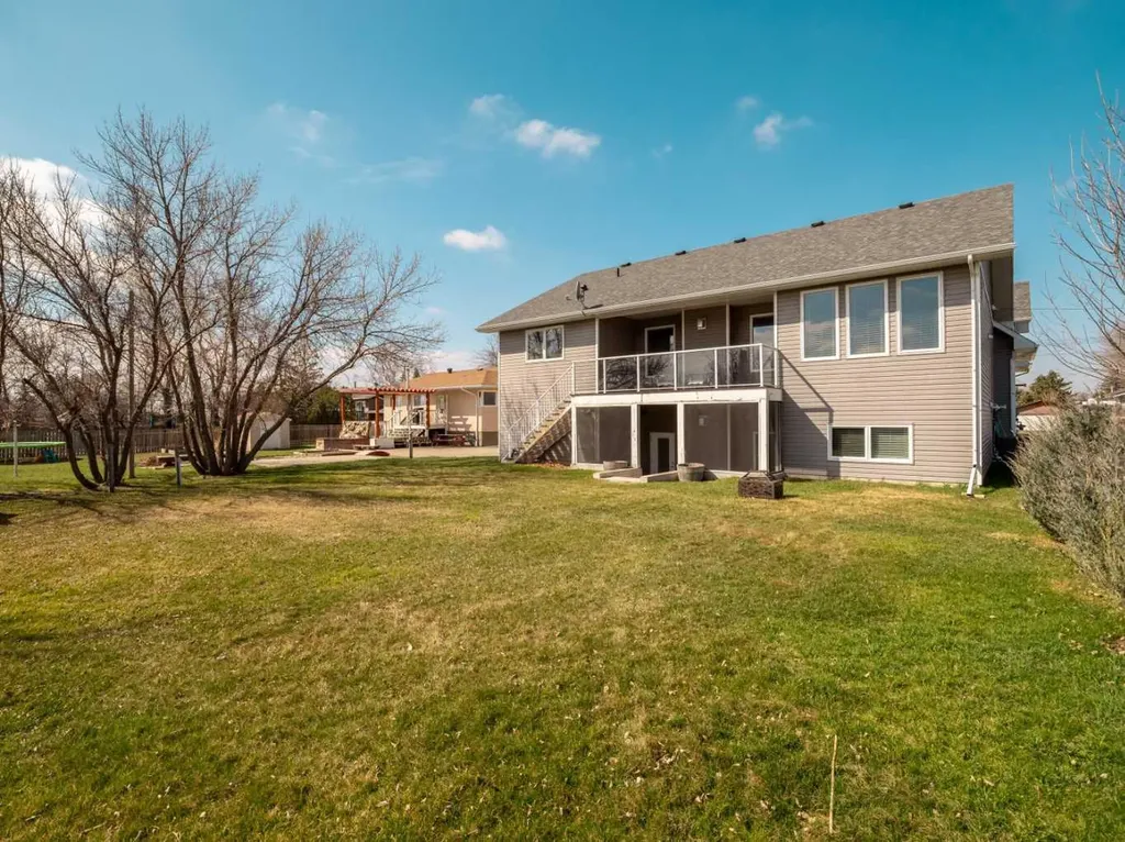 510 4 Street Stirling AB T0K 2E0
