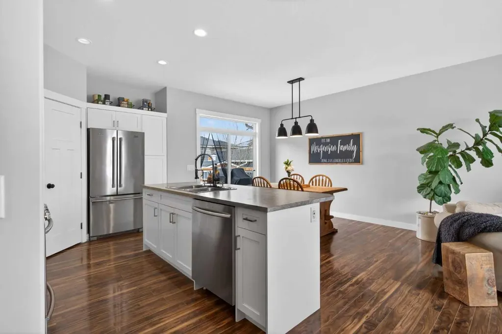 612 Country Meadows Close NW Diamond Valley AB T0L 2A0