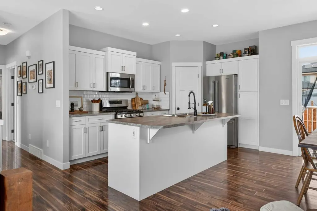612 Country Meadows Close NW Diamond Valley AB T0L 2A0