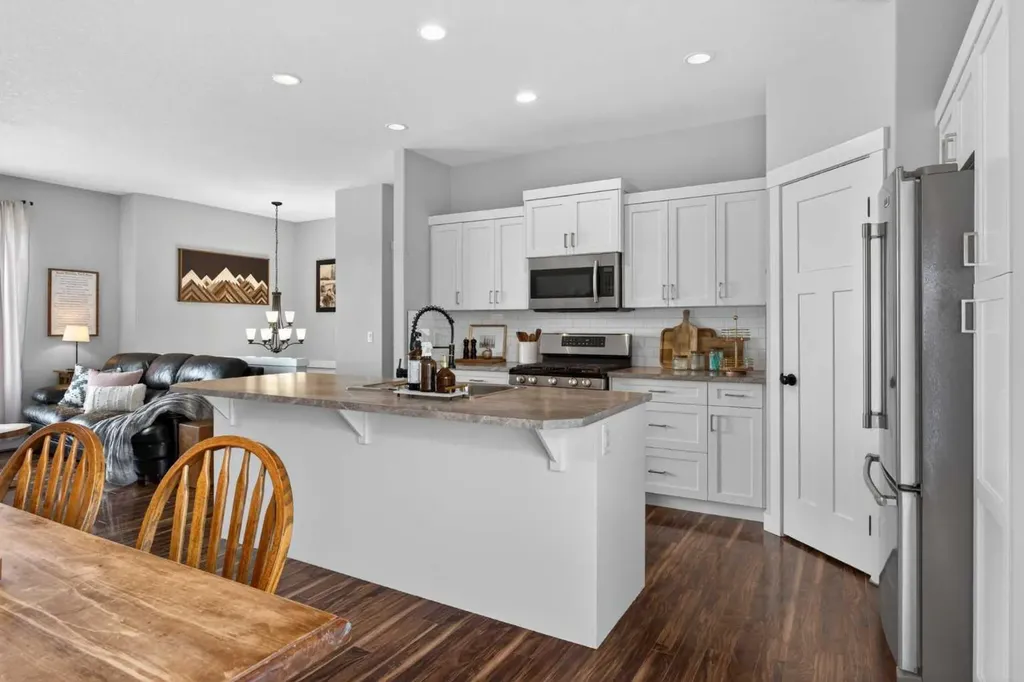 612 Country Meadows Close NW Diamond Valley AB T0L 2A0