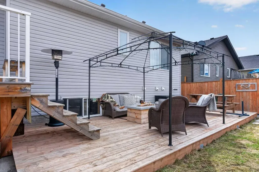 612 Country Meadows Close NW Diamond Valley AB T0L 2A0