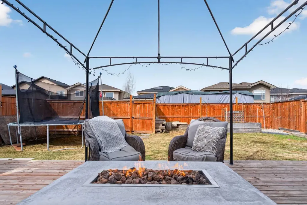 612 Country Meadows Close NW Diamond Valley AB T0L 2A0
