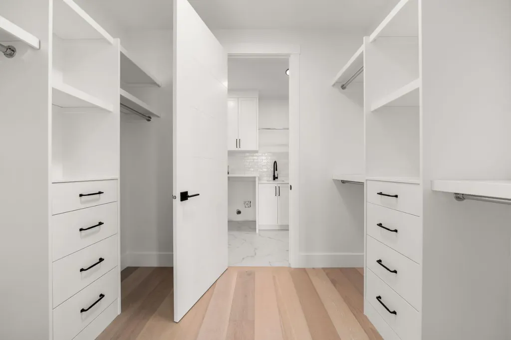 1907 28 Avenue SW Calgary AB T2T 1K2