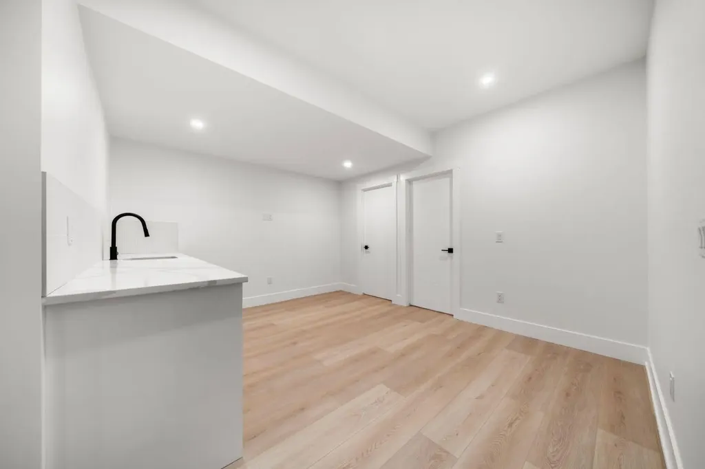 1907 28 Avenue SW Calgary AB T2T 1K2