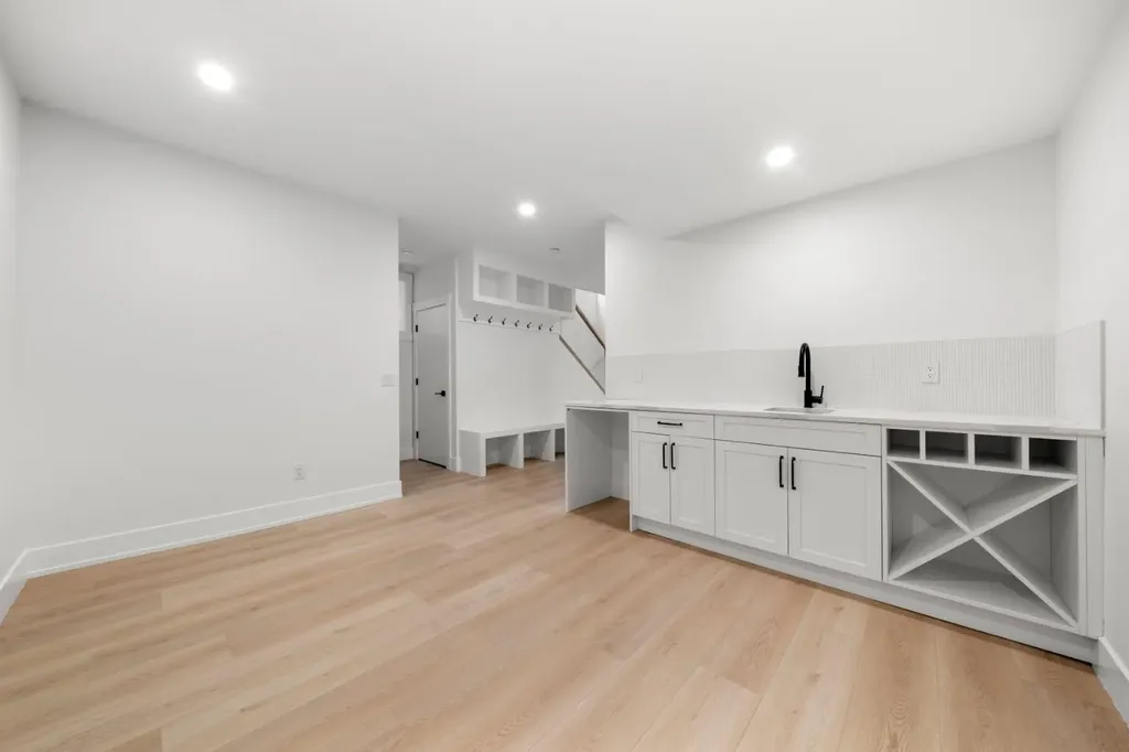 1907 28 Avenue SW Calgary AB T2T 1K2