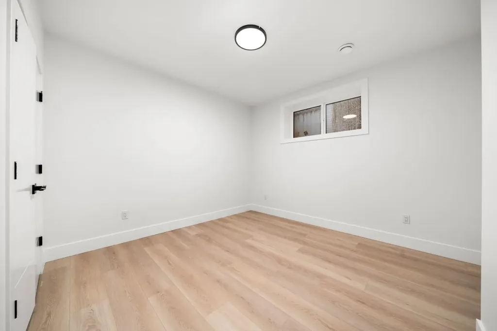 1907 28 Avenue SW Calgary AB T2T 1K2