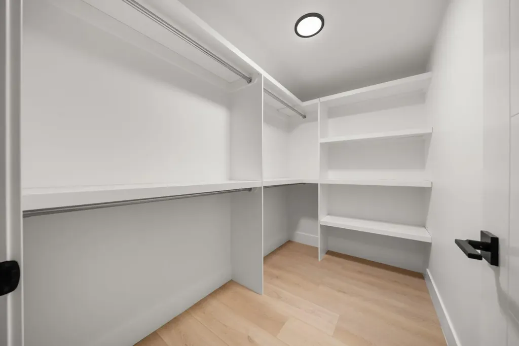 1907 28 Avenue SW Calgary AB T2T 1K2