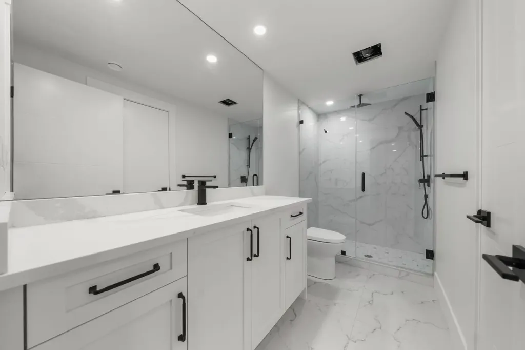 1907 28 Avenue SW Calgary AB T2T 1K2