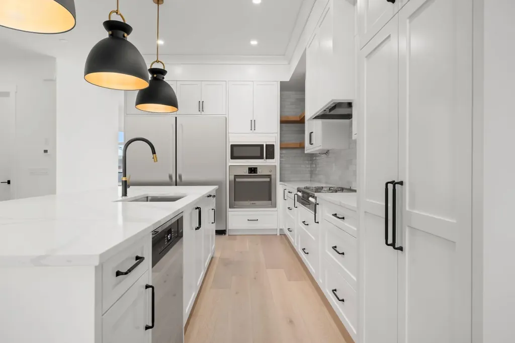 1907 28 Avenue SW Calgary AB T2T 1K2