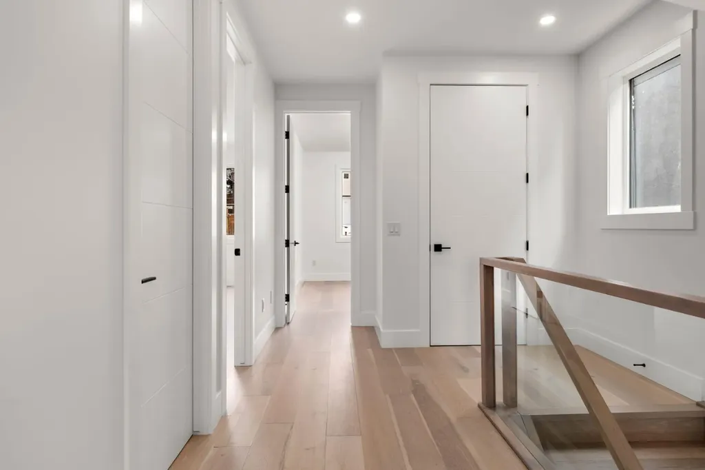 1907 28 Avenue SW Calgary AB T2T 1K2