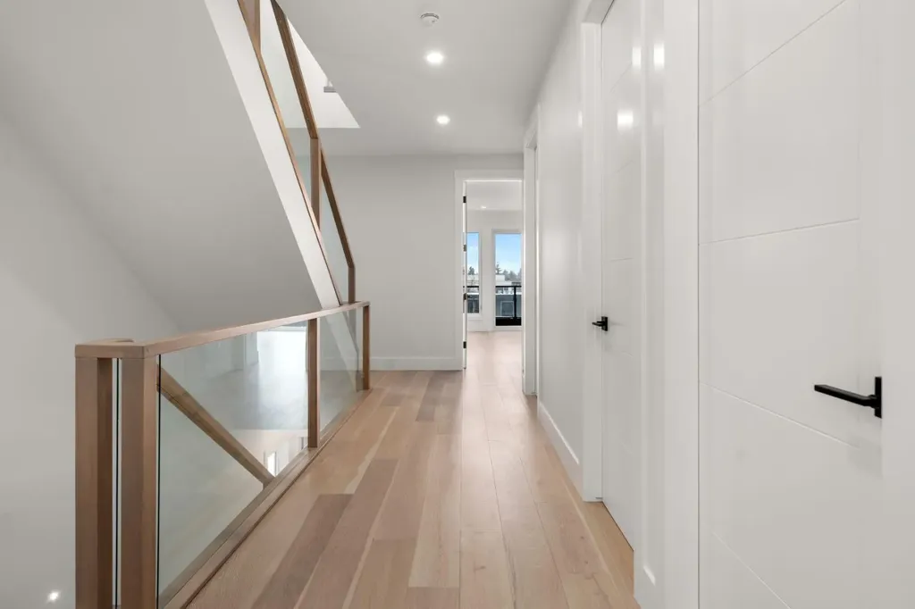 1907 28 Avenue SW Calgary AB T2T 1K2