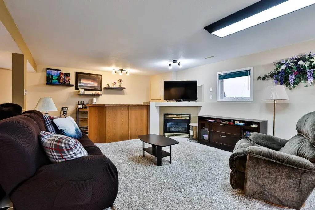 263 Red Crow Boulevard W Lethbridge AB T1K 7B2