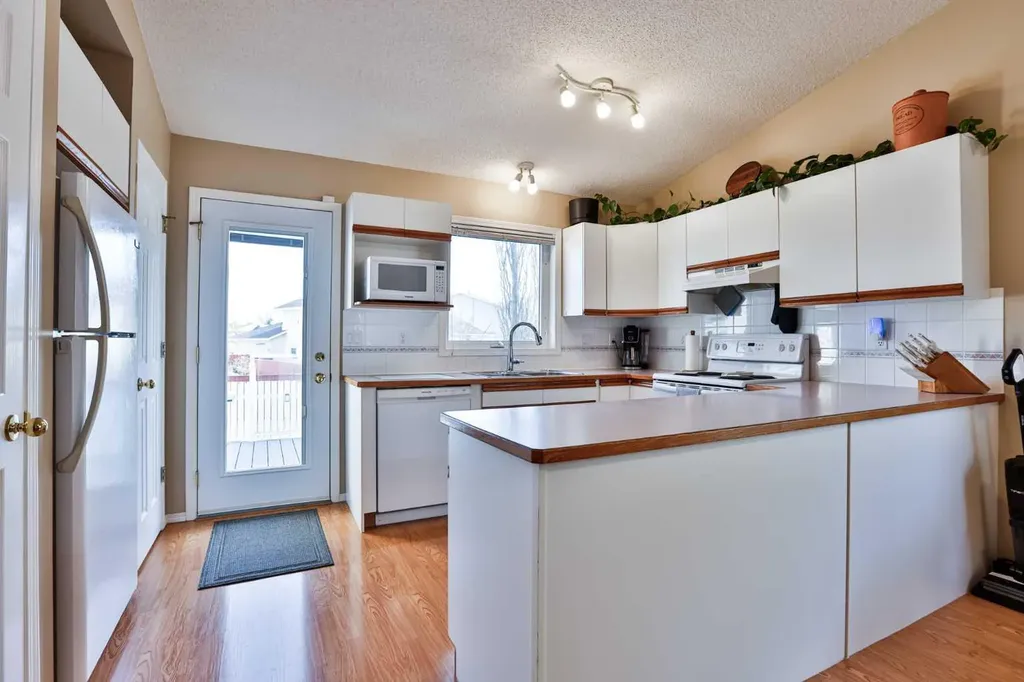 263 Red Crow Boulevard W Lethbridge AB T1K 7B2