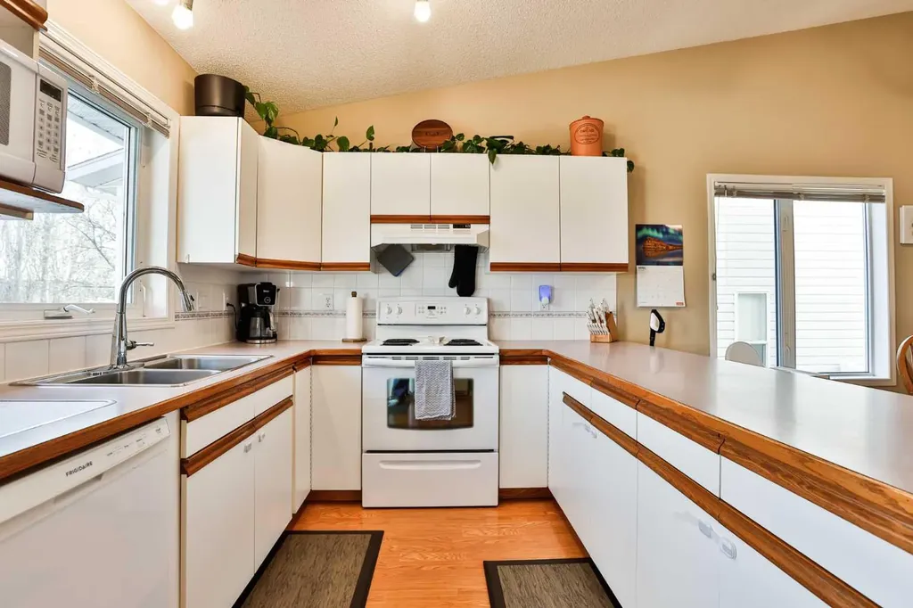 263 Red Crow Boulevard W Lethbridge AB T1K 7B2