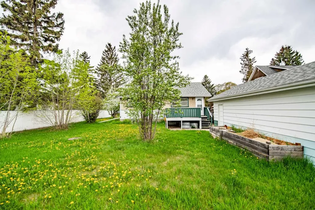3505 45 Avenue Red Deer AB T4N 3K7