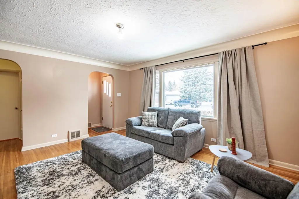 3505 45 Avenue Red Deer AB T4N 3K7