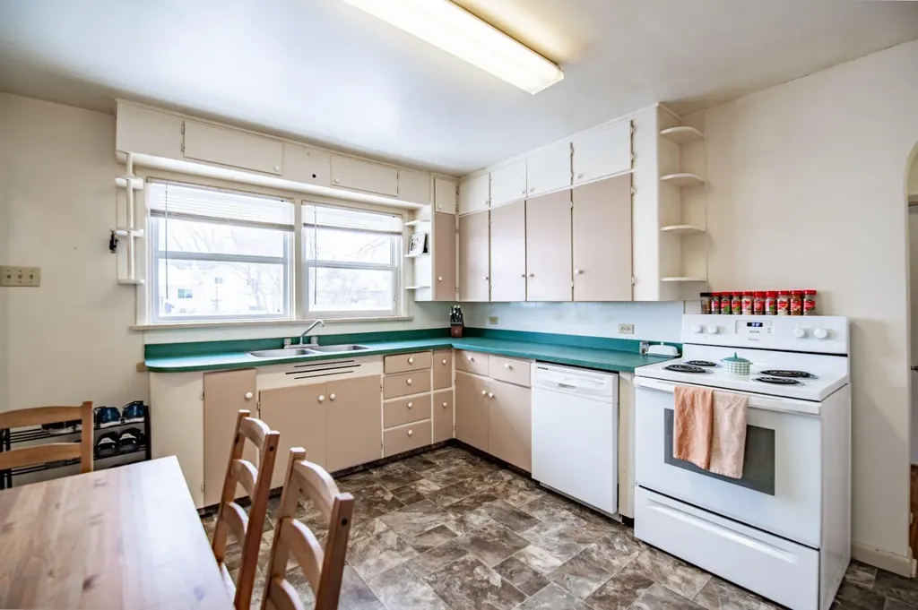 3505 45 Avenue Red Deer AB T4N 3K7