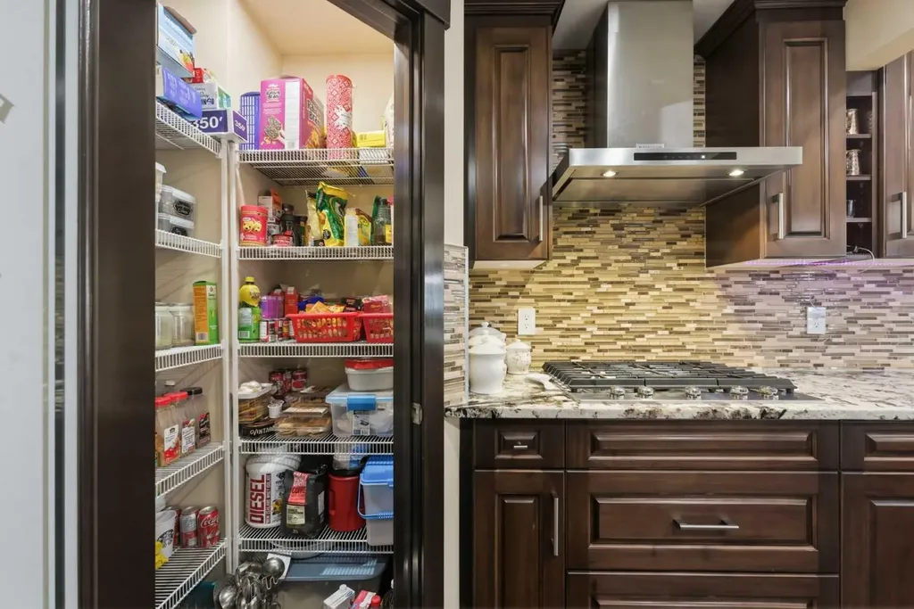 171 Coral Springs Park NE Calgary AB T3J 3Y2