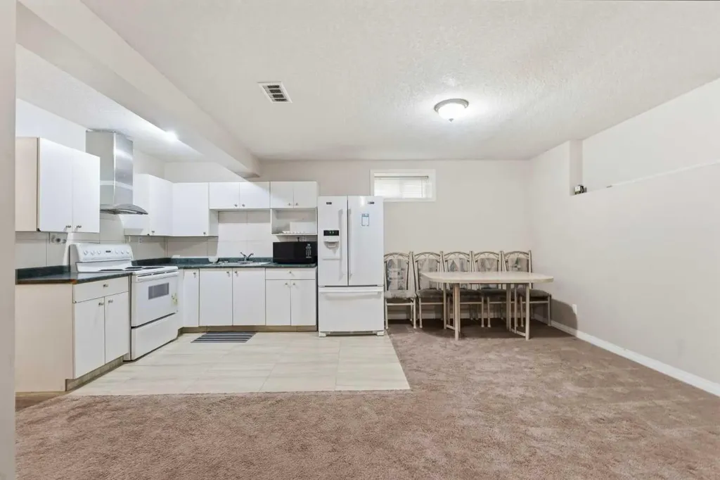 171 Coral Springs Park NE Calgary AB T3J 3Y2