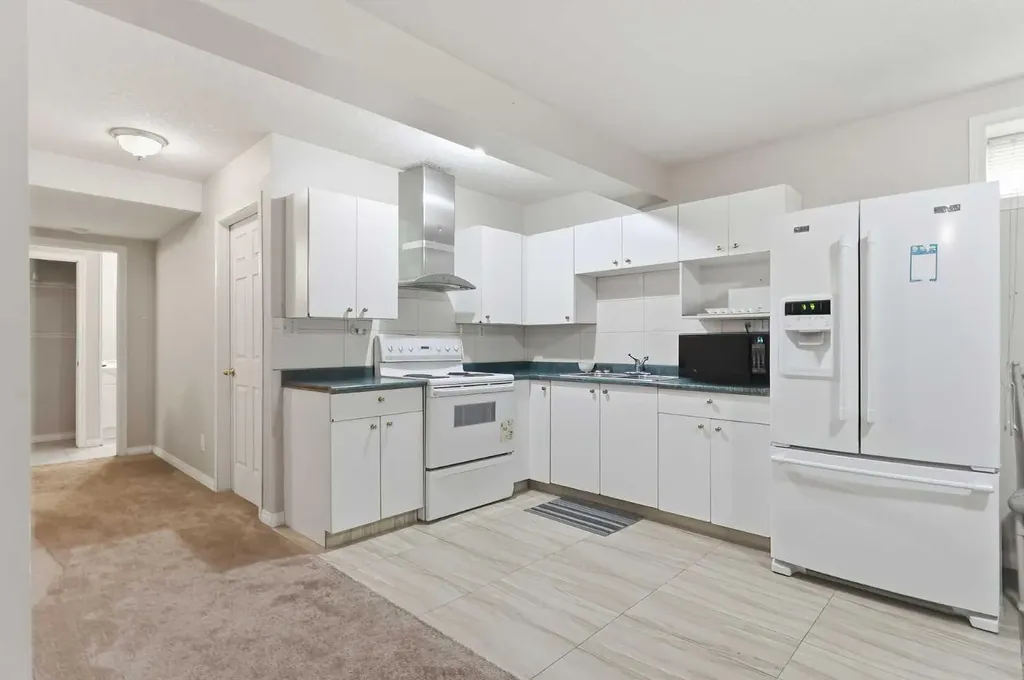 171 Coral Springs Park NE Calgary AB T3J 3Y2
