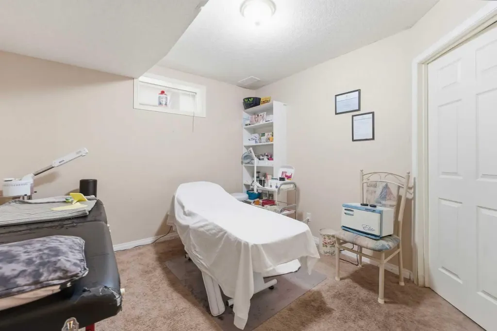 171 Coral Springs Park NE Calgary AB T3J 3Y2