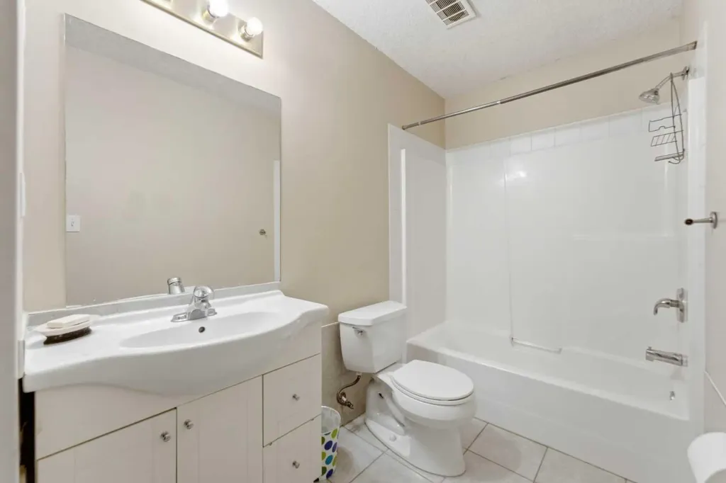 171 Coral Springs Park NE Calgary AB T3J 3Y2