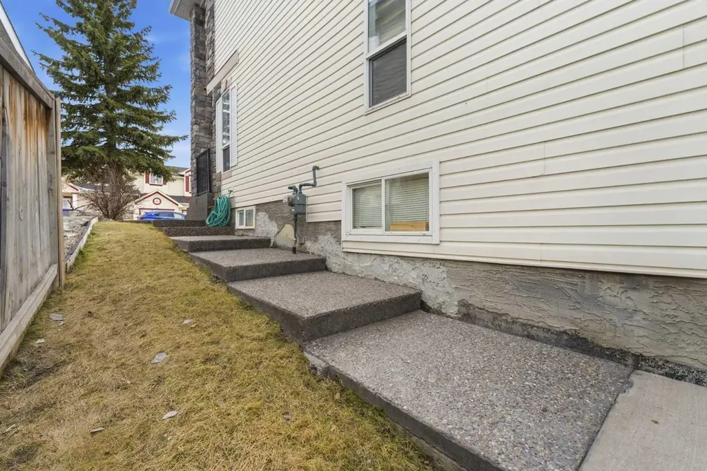 171 Coral Springs Park NE Calgary AB T3J 3Y2