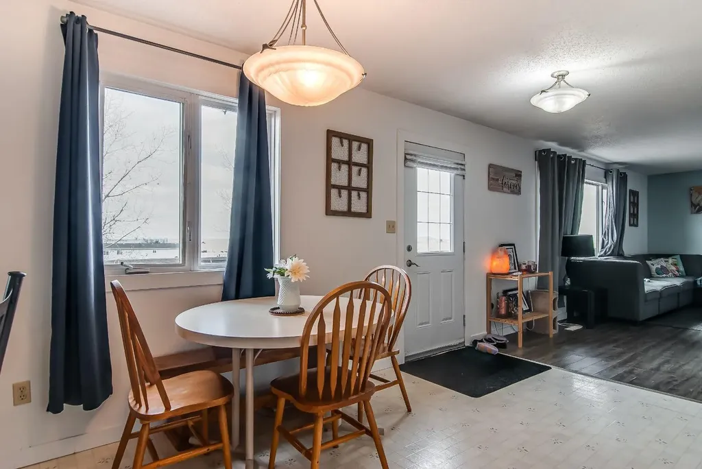 902 Range Road 65 Redcliff AB T0J 2P0