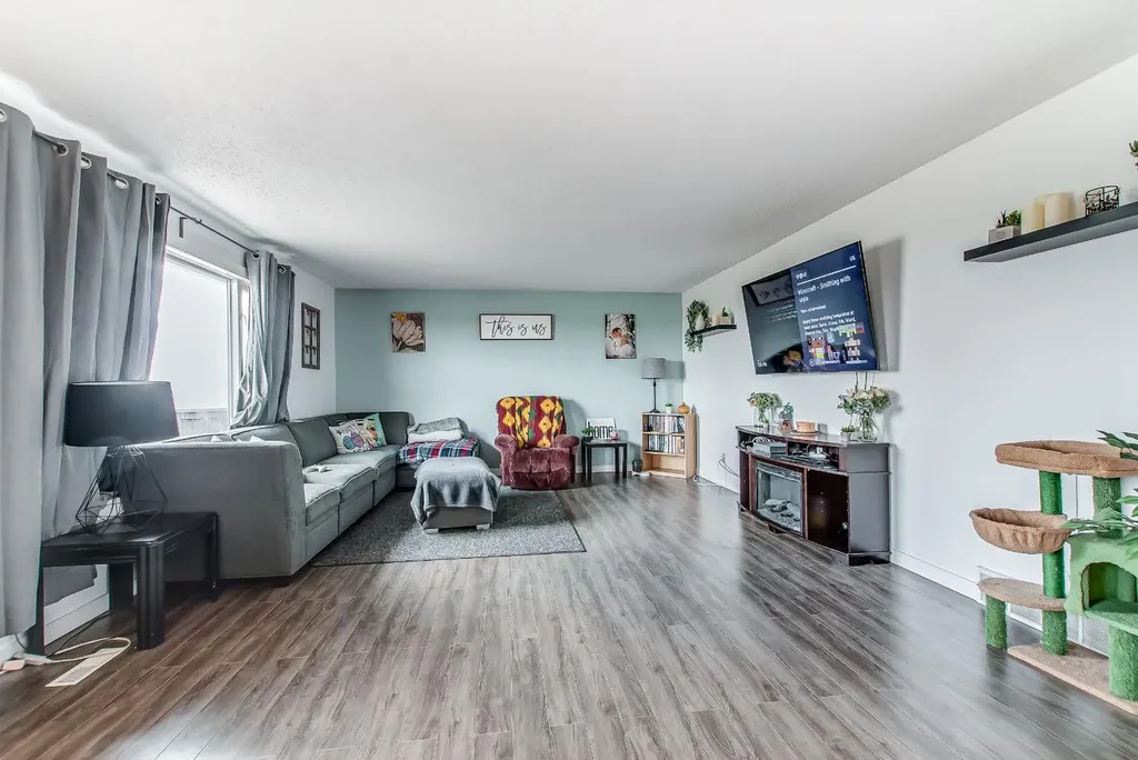 902 Range Road 65 Redcliff AB T0J 2P0
