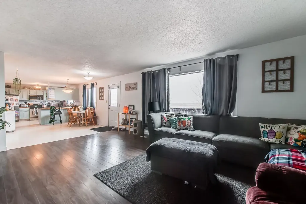 902 Range Road 65 Redcliff AB T0J 2P0