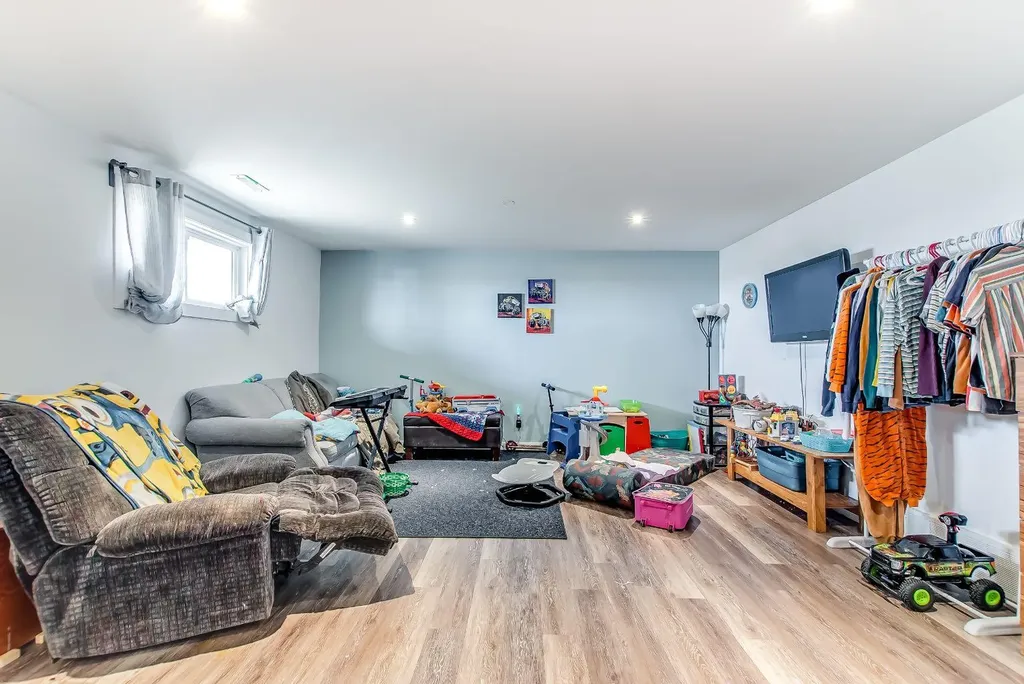 902 Range Road 65 Redcliff AB T0J 2P0